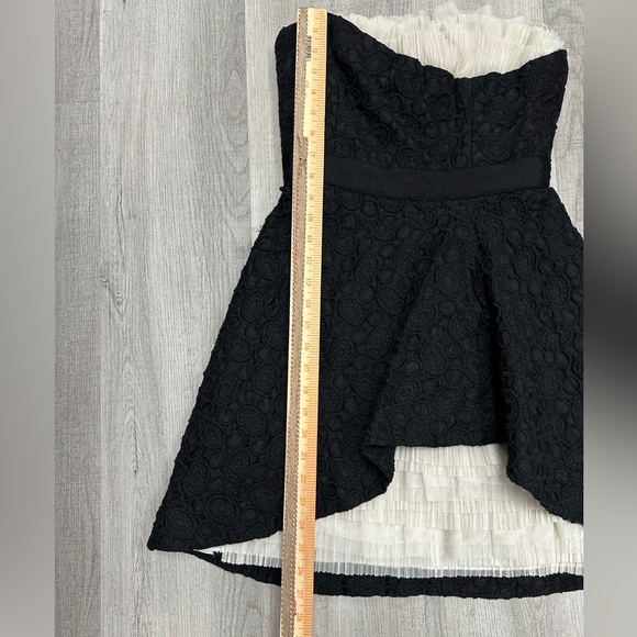 BCBGMAXAZRIA Strapless Black Lace Dress with White Pleated Trim fits like size 4 - Picture 9 of 11
